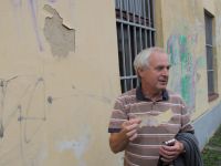 Lektor Ing Michael Balík, CSc, fasáda divadla v Trnave