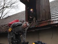 obhliadka podstrešia starej školy