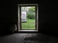 pojazdná dielňa za dverami